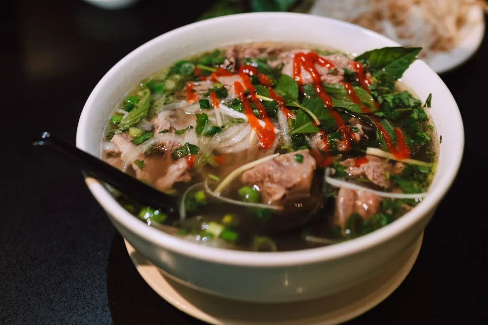 Bàn ăn tại Trương Thị Thanh
